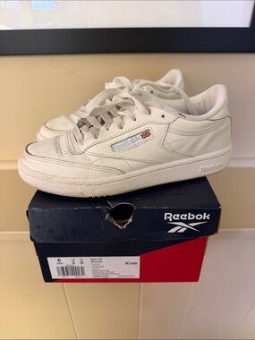 Reebok White Casual Shoe